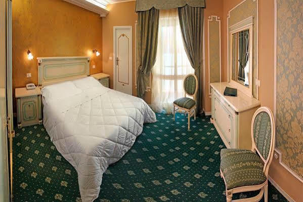 Hotel Maremonti Габічче-Маре Екстер'єр фото